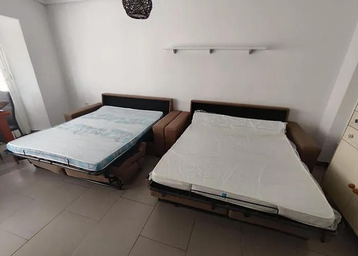 Elegant 4 Beds Near Train Station Upto 10 Pax