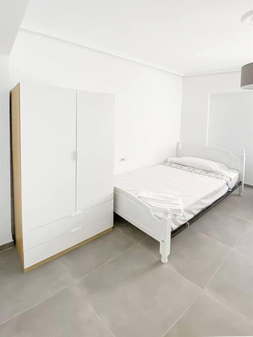 Apartament Elegant 4 Beds Near Train Station Upto 10 Pax