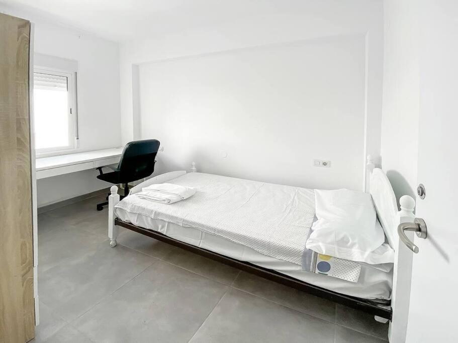 Elegant 4 Beds Near Train Station Upto 10 Pax *