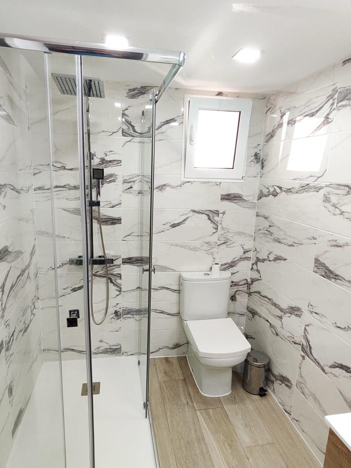 Elegant 4 Beds Near Train Station Upto 10 Pax *